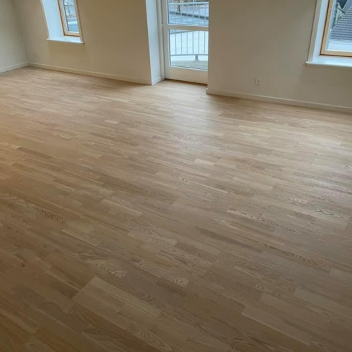 Afslibning af gulv i Støvring, Nordjylland