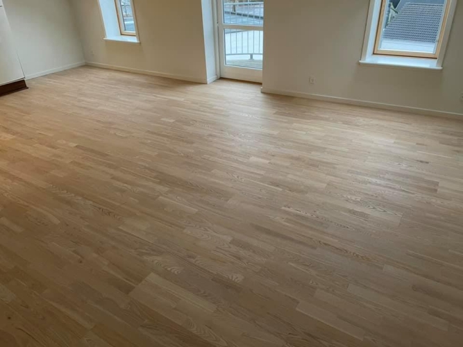 Afslibning af gulv i Støvring, Nordjylland